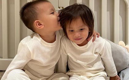"Tan chảy" trước loạt khoảnh khắc của cặp sinh đôi nhà Hà Hồ: Lisa mới hơn 2 tuổi đã biết chăm em trai, thái độ của Leon với chị cũng đáng chú ý