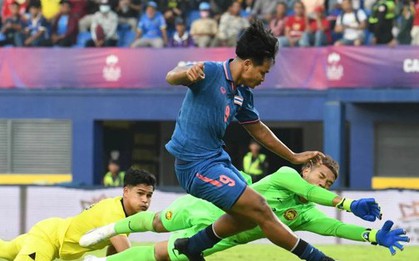 Báo chí Malaysia nói U22 Việt Nam chơi tiểu xảo, hiến kế cho đội nhà giành chiến thắng