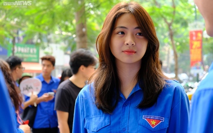 Ngắm nhan sắc những tình nguyện viên xinh đẹp trong kỳ thi vào lớp 10