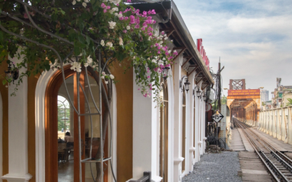 Độc đáo phòng chờ ngắm tàu hỏa tại ga Long Biên