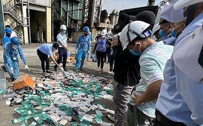 Tiêu hủy hàng nghìn iPhone, máy tính bảng, đồng hồ đeo tay trị giá khoảng 4 tỷ đồng