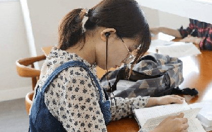 Trung Quốc: Phụ huynh phàn nàn "cho con vào đại học là khởi đầu của rắc rối" khiến dư luận tranh cãi