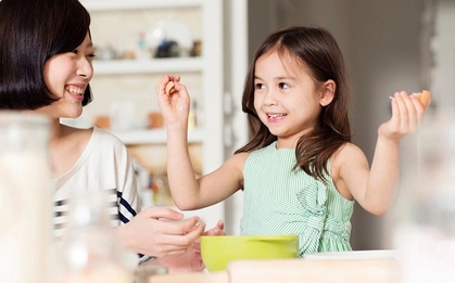 Cách chia sẻ cởi mở giúp con không chống đối