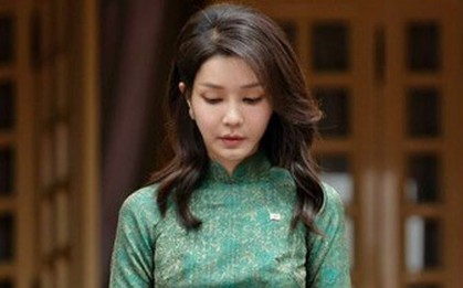 Đệ nhất phu nhân Hàn Quốc luôn khiến váy áo cháy hàng