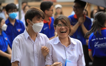Chùm ảnh sĩ tử phấn khởi sau khi thi xong, kết quả ra sao thì cứ cười tươi đã!