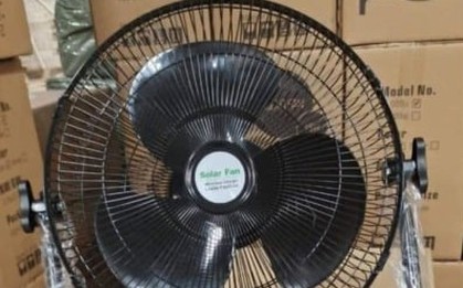 Quạt tích điện hết sốt, đại lý trót ''ôm'' cuống cuồng xả hàng giá rẻ mong thu hồi vốn