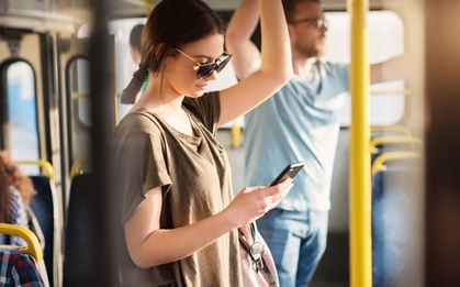 Cưỡng hôn gái lạ trên xe bus, người đàn ông gặp kết đắng