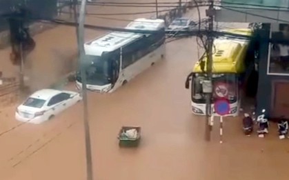 Đà Lạt hứng mưa đá, ngập nặng khắp nơi
