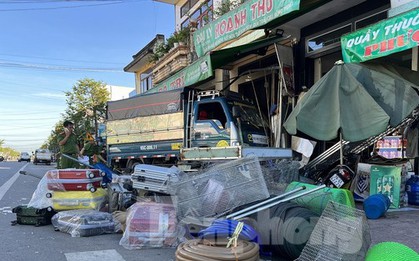 Hàng xóm bàng hoàng kể lại giây phút xe tải lao vào nhà dân làm 2 người tử vong
