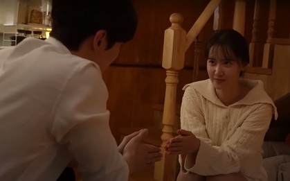 Yoona bị Lee Jun Ho "bắt nạt" ở hậu trường Khách Sạn Vương Giả