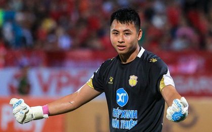 Thủ môn Trần Đức Dũng cản phá xuất thần khiến Quang Hải, Filip Nguyễn cũng phải lu mờ