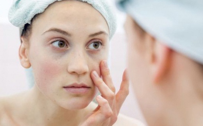 Bất ngờ với 10 thói quen hằng ngày khiến da xấu đi