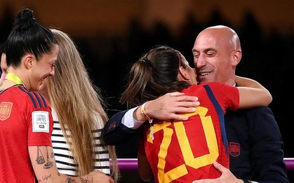 FIFA mở cuộc điều tra về vụ chủ tịch LĐBĐ Tây Ban Nha "cưỡng hôn" cầu thủ