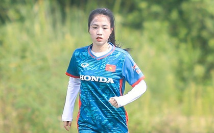 Khoảnh khắc Trần Thị Duyên, Thanh Nhã cùng tuyển nữ Việt Nam đội nắng tập luyện