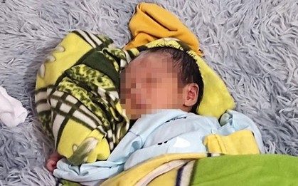 Bé trai bị bỏ rơi trước cổng chùa