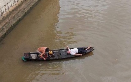 Giải cứu nam tài xế trong ô tô lao xuống sông Đồng Nai
