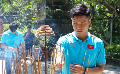 U23 Việt Nam dâng hương tưởng niệm các Vua Hùng trước ngày thi đấu giải châu Á