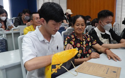 Ngày con nhập học, mẹ lo nhiều hơn vui