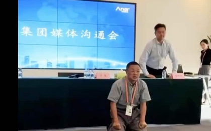 Chủ tịch tập đoàn bất động sản Trung Quốc quỳ gối bảo đảm không vỡ nợ