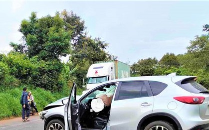 Mazda CX5 va chạm xe tập lái, thầy giáo hướng dẫn tử vong
