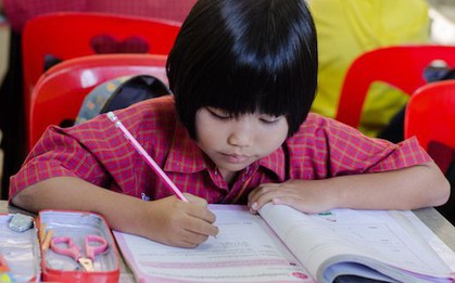 Mẹ đau đầu vì hành động của con học lớp 1, hội phụ huynh lại khen: Rất sáng tạo, đừng ngăn cấm