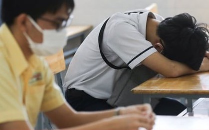 Bác sĩ, công nhân được làm thêm, sao giáo viên dạy thêm lại bị cấm?