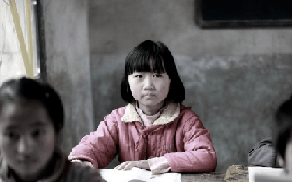 "Tim mình như dòng sông khô cạn" - Dòng nhật ký quặn lòng của bé gái bị cha mẹ bỏ lại nông thôn ở Trung Quốc