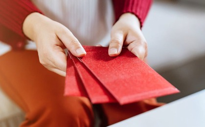 Lướt TikTok giải trí, người đàn ông vô tình thấy tài khoản của cô giúp việc và phát hiện sự thật