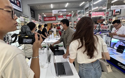 Các nhà bán lẻ kiếm được bao nhiêu tiền trong ngày đầu mở bán iPhone 15 chính hãng?