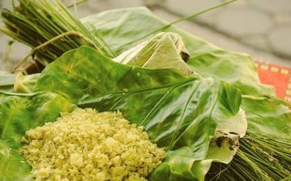 Hà Nội vào mùa thu cũng là lúc nhớ đến đặc sản cốm bình dị, thanh nhã