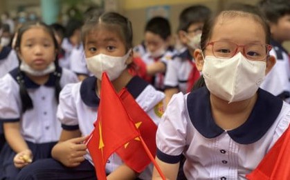 Thứ trưởng Bộ GD&ĐT nói gì về tình trạng lạm thu đầu năm học?