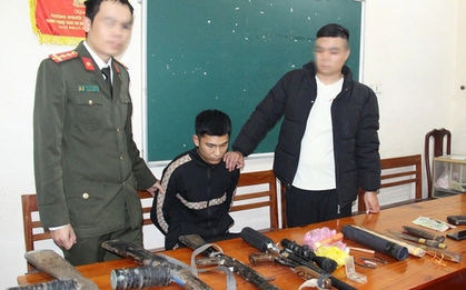 Khám xét nhà "trùm" ma túy trẻ tuổi, thu giữ cả "kho" vũ khí