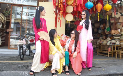 “Nàng thơ” Đà Nẵng diện áo dài xuống phố chụp ảnh Tết