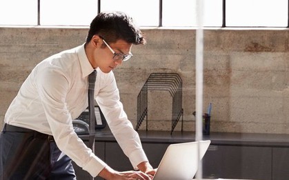 Sau một năm đi làm tôi phát hiện 4 ĐIỀU phũ phàng: Có tài chưa chắc thành công, lựa chọn quan trọng hơn nỗ lực