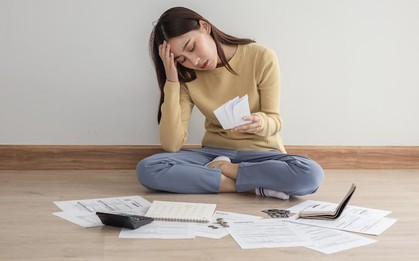 Không làm được 4 điều này, tiền của bạn sẽ mãi đội nón ra đi vì thói quen chi tiêu bốc đồng