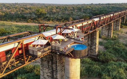 Tàu bỏ hoang thành điểm check-in "độc nhất vô nhị"