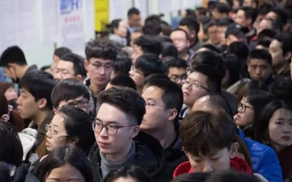 Mức lương tuyển dụng ở Trung Quốc giảm kỷ lục, chỉ còn khoảng 35 triệu đồng