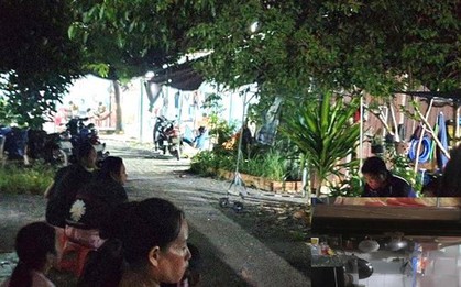 Cậu bé vào phòng trọ mời mua vé số thì phát hiện có người treo cổ