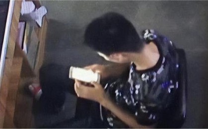 Thanh niên thất nghiệp nhưng vẫn giàu nhất làng, chỉ ra ngoài 2 lần/ tháng để mua giấy trắng: Bí mật đằng sau bị cảnh sát vạch trần
