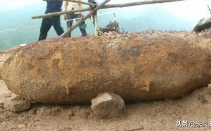 Đội đào mương phải dừng khẩn cấp vì phát hiện quả bom khổng lồ dài 1m: Cảnh sát lập tức phong tỏa hiện trường, hé lộ kho báu nghìn tỷ đồng
