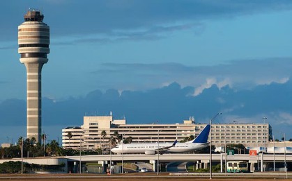Đóng cửa nhiều sân bay, công viên giải trí lớn nhất thế giới vì siêu bão thế kỷ