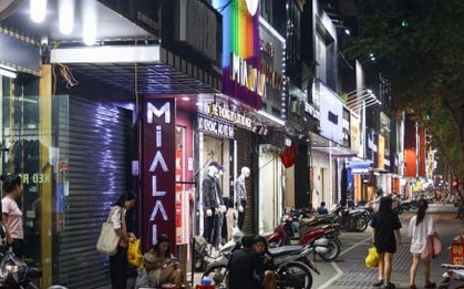 Khách thờ ơ mua sắm, cửa hàng vắng ngắt trước ngày hội siêu giảm giá 11/11