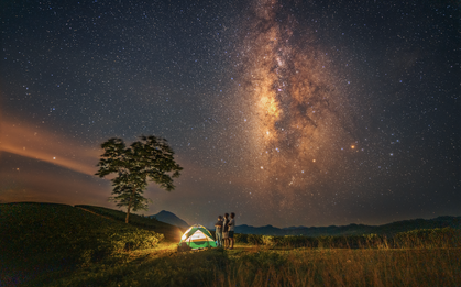 Ngắm dải Ngân Hà trong màn đêm và đón bình minh bồng bềnh ở đồi chè Long Cốc