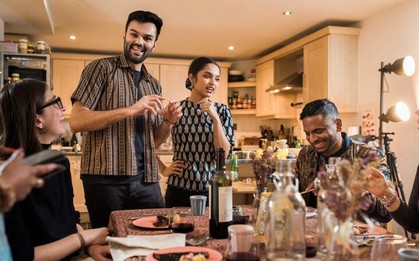 Độc lạ Dubai: Nhiều người trả tiền để dùng bữa tối tại nhà người lạ