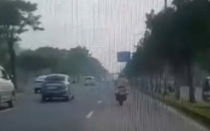 CSGT mở đường cho xe chở sản phụ vỡ ối đến Bệnh viện Từ Dũ