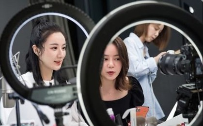 Bong bóng livestream Trung Quốc nổ tung, ngành công nghiệp tỷ USD bỗng trở thành ‘lò lừa đảo’