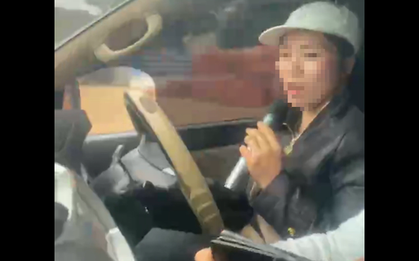 Vụ vừa lái ô tô vừa hát karaoke: Chở quá số người quy định