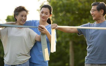 Sau 50 tuổi, bữa tối ngon mấy cũng nên để dành bụng ăn 4 thực phẩm này, tốt cho tiêu hóa còn hơn cả tập thể dục