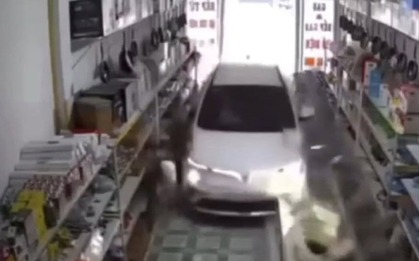 Lời khai của người điều khiển xe ô tô tông vào nhà dân khiến bé gái 17 tháng tuổi tử vong