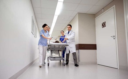 Người đàn ông bất ngờ bị đột quỵ sau khi ăn tối: Bác sĩ chỉ ra 3 'thủ phạm'